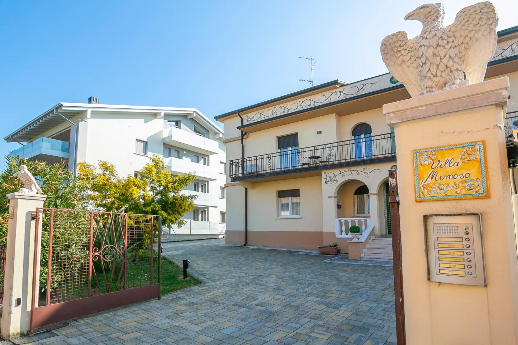 Villa Mimosa - Appartamento 1 - Happy Rentals Desenzano del Garda Eksteriør billede